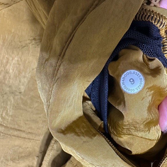 lululemon athletica  water repellant Jacket - Picture 2 of 5